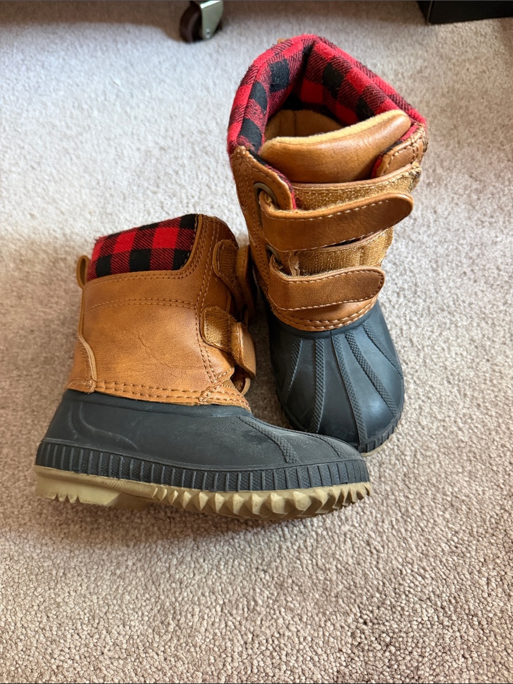 Kids GAP Brown and Black Winter Boots with Red Plaid Lining - size 7/8c